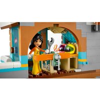 LEGO Friends 41756 Каникулы: Лыжная трасса и кафе Image #4