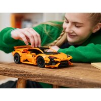 LEGO Technic 42196 Lamborghini Huracan Tecnica Orange Image #10