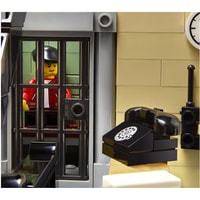 LEGO Creator 10278 Полицейский участок Image #22