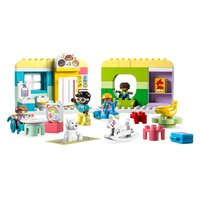 LEGO Duplo 10992 Жизнь в Детском саду Image #2