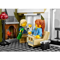 LEGO 10243 Parisian Restaurant Image #18