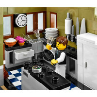 LEGO 10243 Parisian Restaurant Image #17