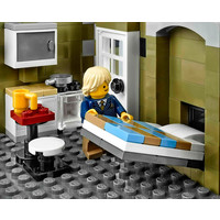 LEGO 10243 Parisian Restaurant Image #19