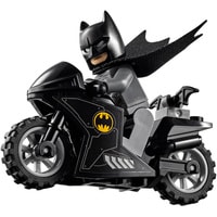 LEGO DC Super Heroes 76160 Мобильная база Бэтмена Image #9