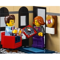LEGO Creator 10260 Ресторанчик в центре Image #15