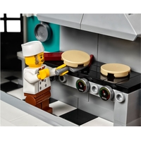 LEGO Creator 10260 Ресторанчик в центре Image #12