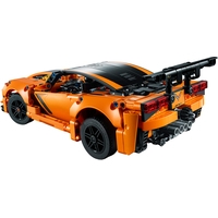 LEGO Technic 42093 Chevrolet Corvette ZR1 Image #6