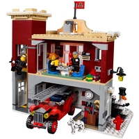LEGO Creator 10263 Пожарная часть в зимней деревне Image #10
