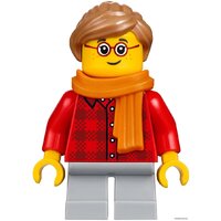 LEGO Creator 10263 Пожарная часть в зимней деревне Image #16