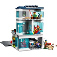 LEGO City 60291 Семейный дом Image #9