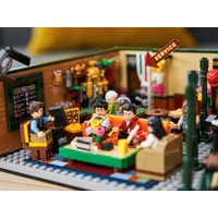 LEGO Ideas 21319 Центральная кофейня Image #17