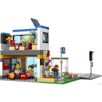 LEGO City 60329 День в школе Image #19