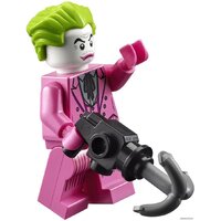 LEGO DC Super Heroes 76188 Бэтмобиль из классического сериала Бэтмен Image #9