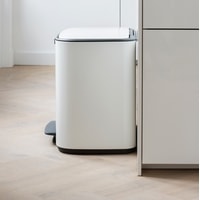 Brabantia Bo Pedal Bin 36 л (белый) Image #8