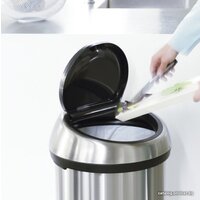 Brabantia Touch Bin 60 л (стальной с защитой от отпечатков) Image #6