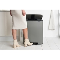 Brabantia Bo Pedal Bin 60 л (минерально-серый) Image #10