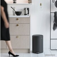Brabantia Pedal Bin NewIcon 20 л (минерально-графитовый) Image #6