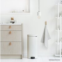 Brabantia Pedal Bin NewIcon с корзиной 30 л (белый) Image #4