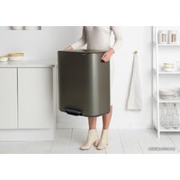 Brabantia Bo Pedal Bin 60 л (платиновый) Image #11