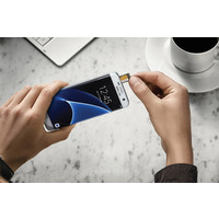 Samsung Galaxy S7 Edge 32GB Dual SIM (золотистый) Image #10